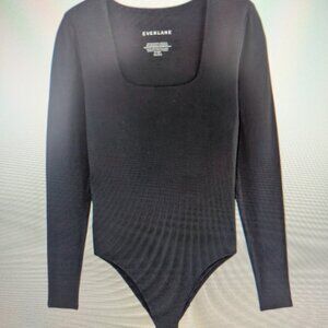 Le body à manches longues Supima® à col carré